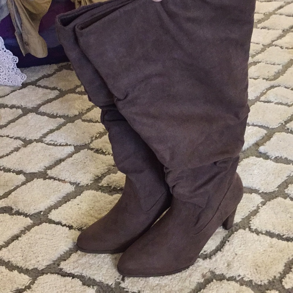 Knee-high, suede boots!